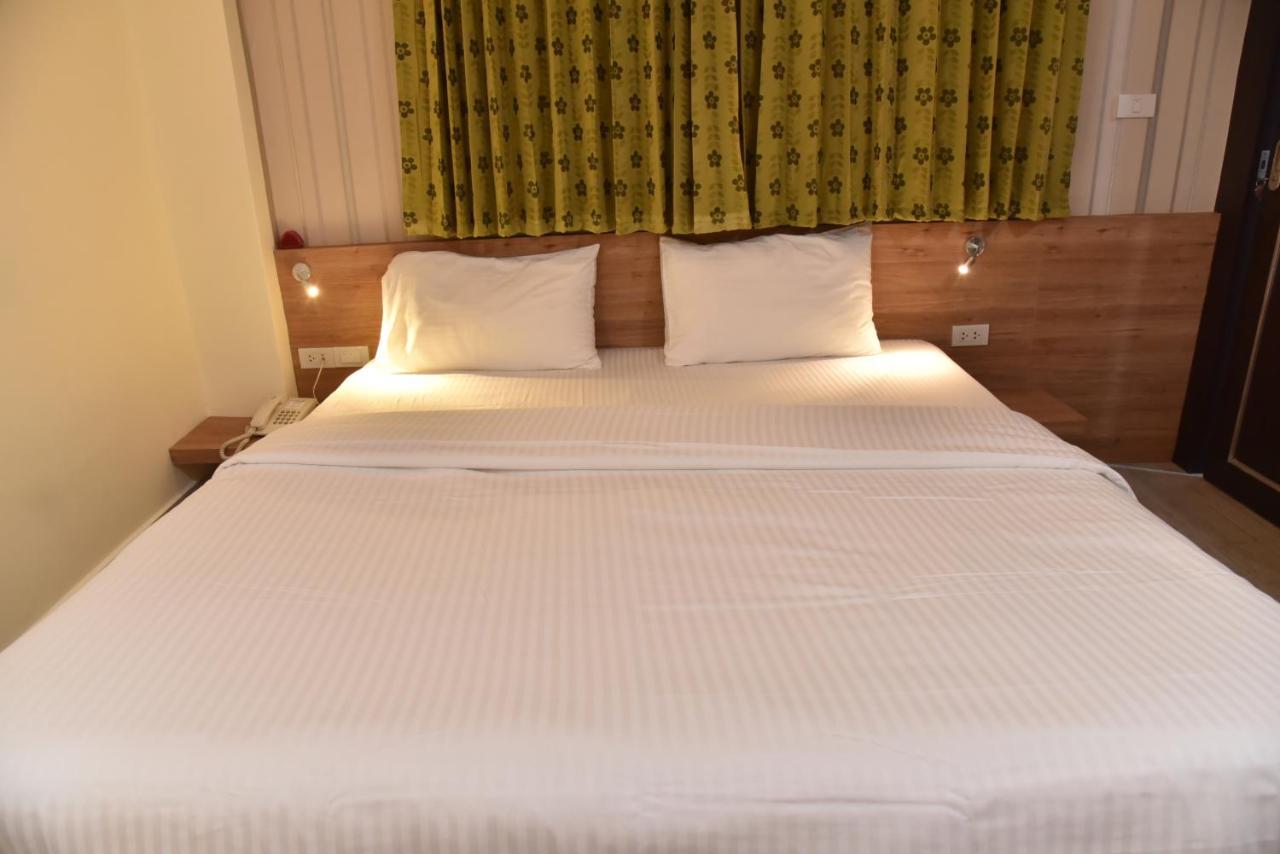 Rose Nana Hotel Bangkok Kültér fotó
